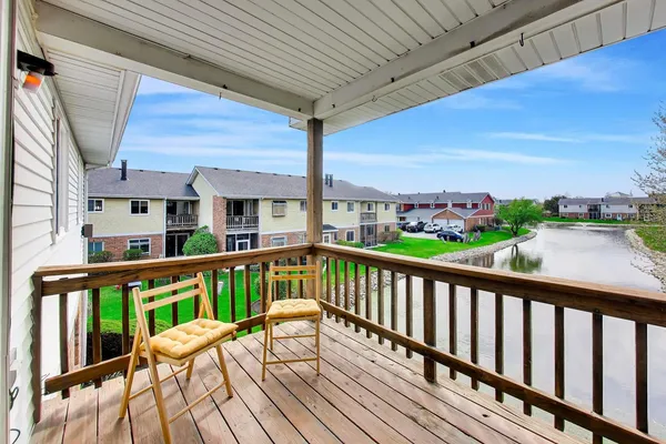 $325,000 | 7230 Adams Street, Unit D, Willowbrook, IL 60527