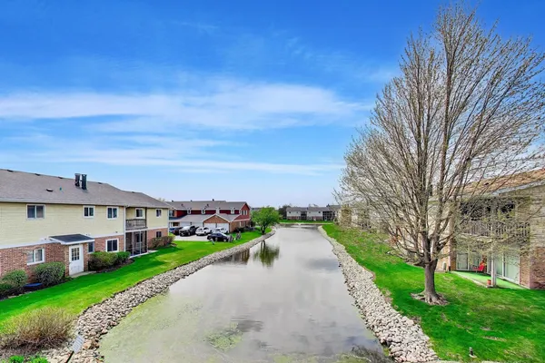 $325,000 | 7230 Adams Street, Unit D, Willowbrook, IL 60527