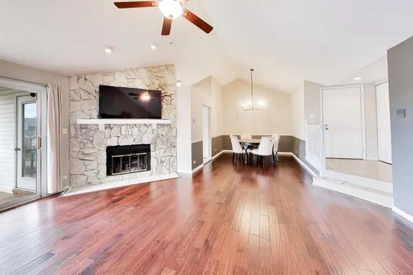 $325,000 | 7230 Adams Street, Unit D, Willowbrook, IL 60527