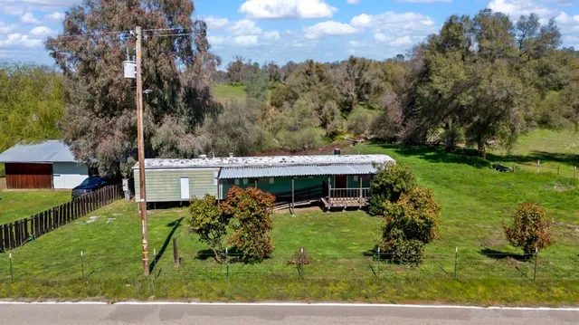 a view of houses with yard and mountain view in back