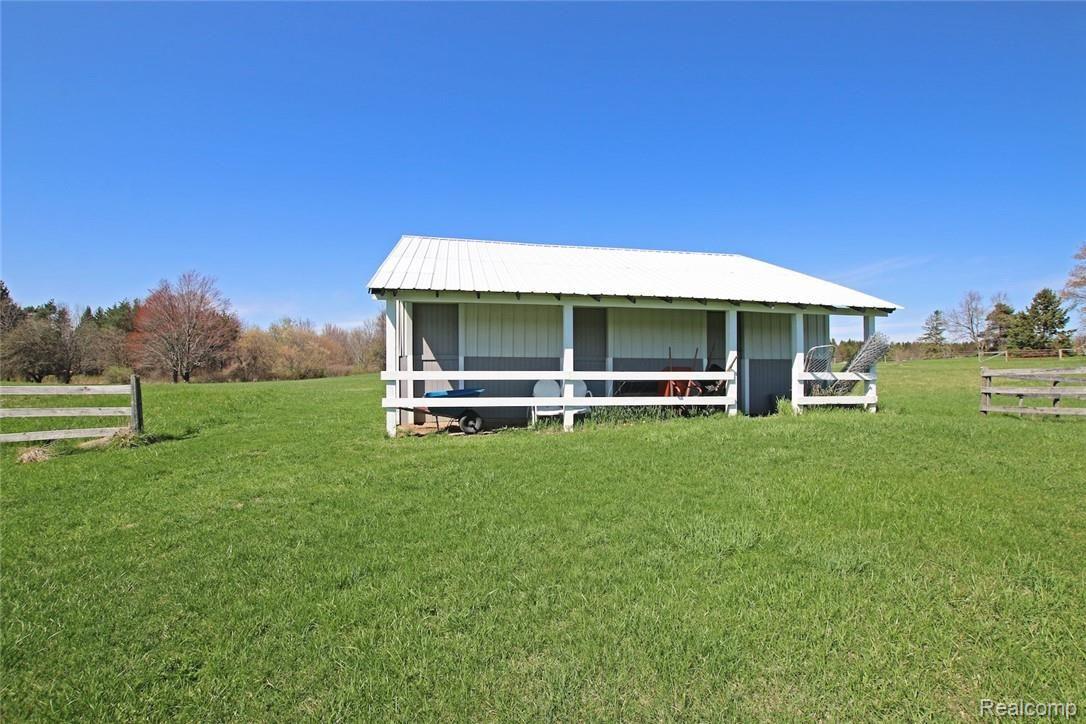 10341 Horton Road Goodrich, MI 48438 - Photo 20 of 31 40) Barn.jpg