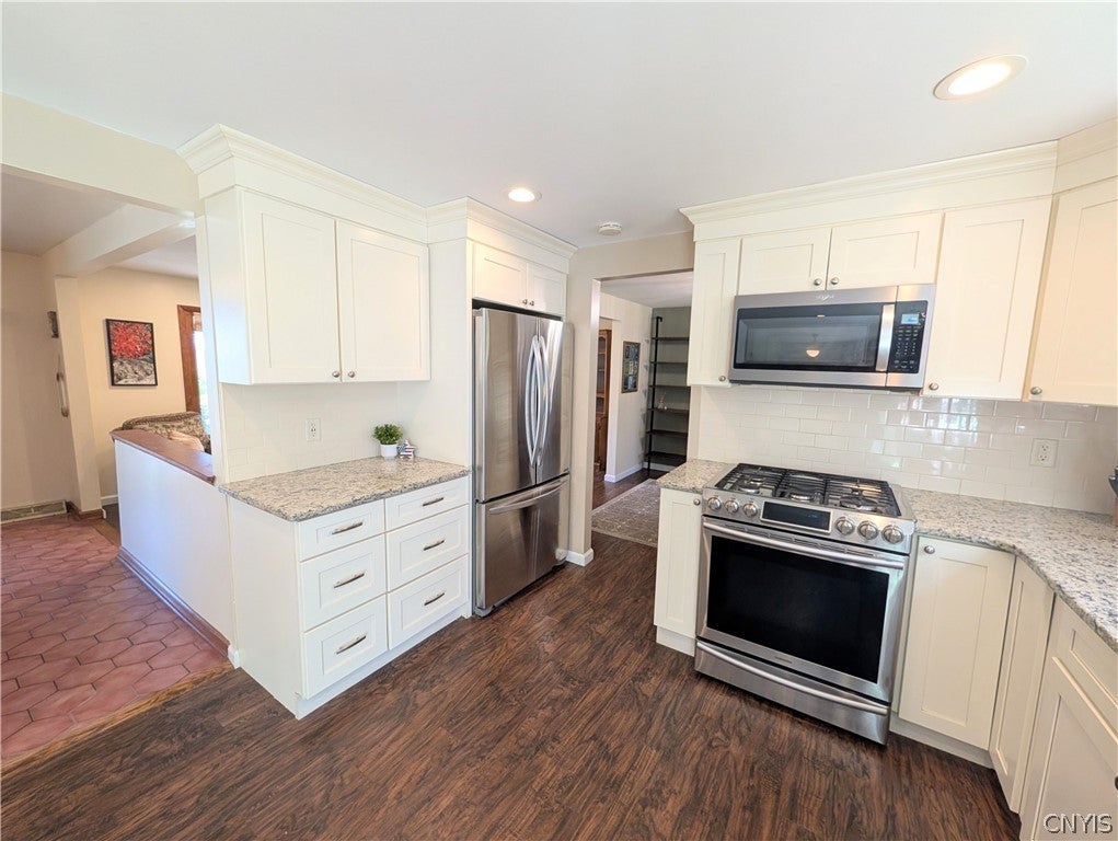 8009 Ginger Road Liverpool, NY 13090 - Photo 21 of 48 Gallery Image 21