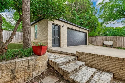 $420,000 | 702 North Hampton Road, Dallas, TX 75208