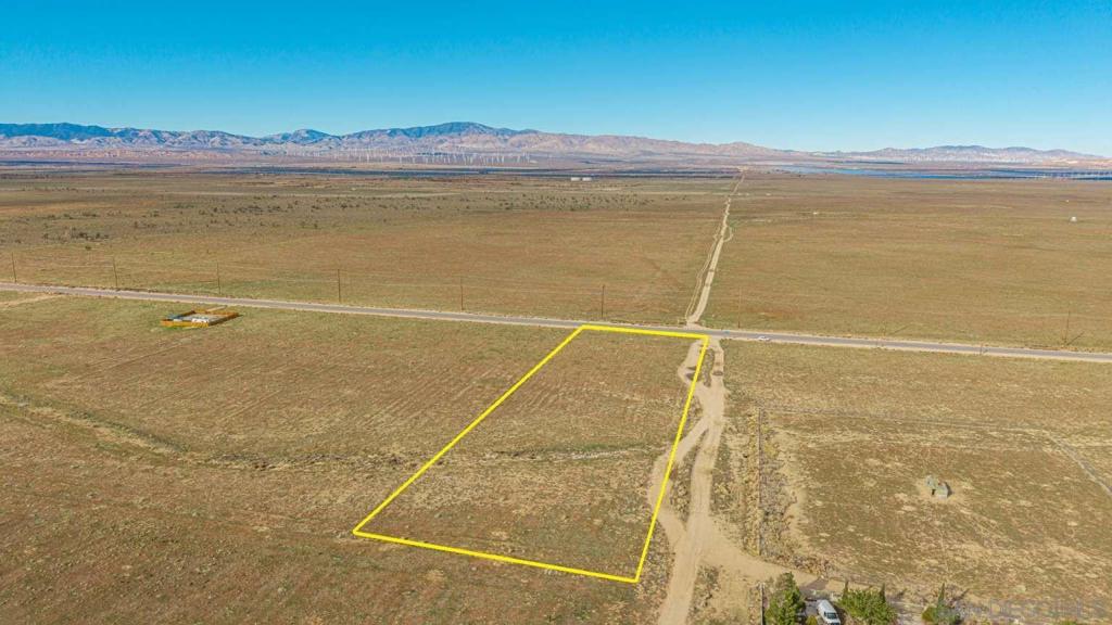 0 130th Street West Lancaster, CA 93536 - Photo 4 of 45 a view of an ocean