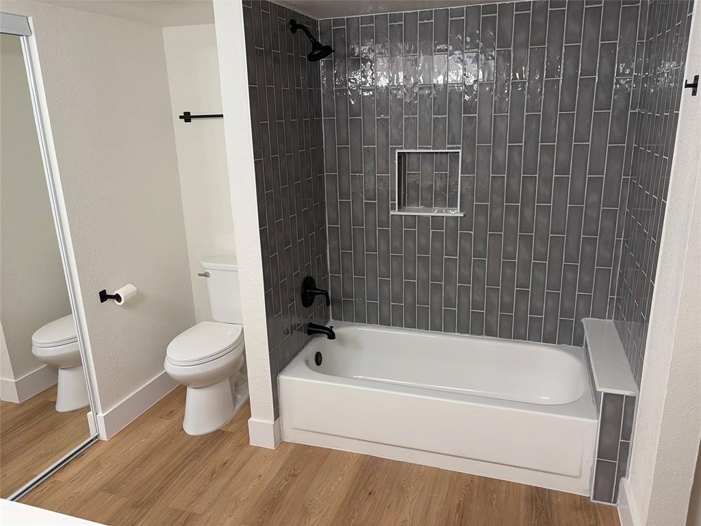 5550 Spring Valley Road, Unit E23 Dallas, TX 75254 - Photo 8 of 19 Recently tiled surround for shower/tub area.
