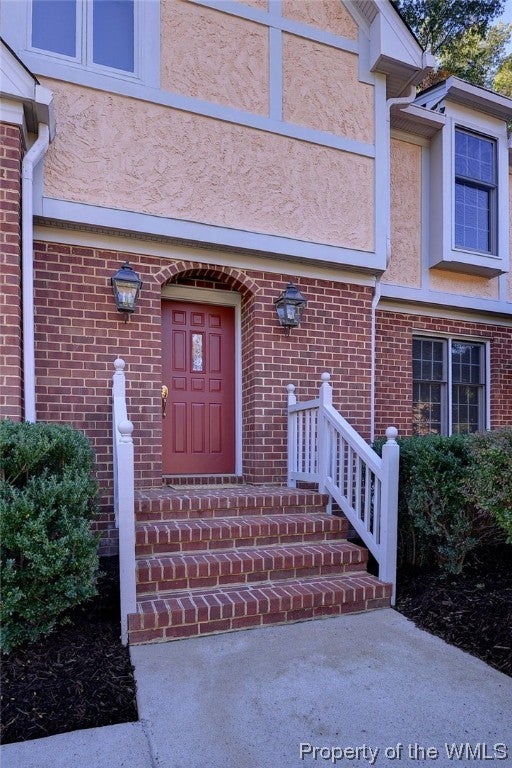 17 Diamond Hill Road Hampton, VA 23666 - Photo 4 of 38 Gallery Image 4