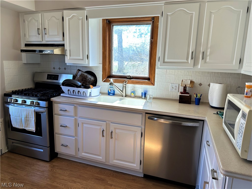 7440 Brecksville Road Independence, OH 44131 - Photo 5 of 23 Corian countertops in the kitchen