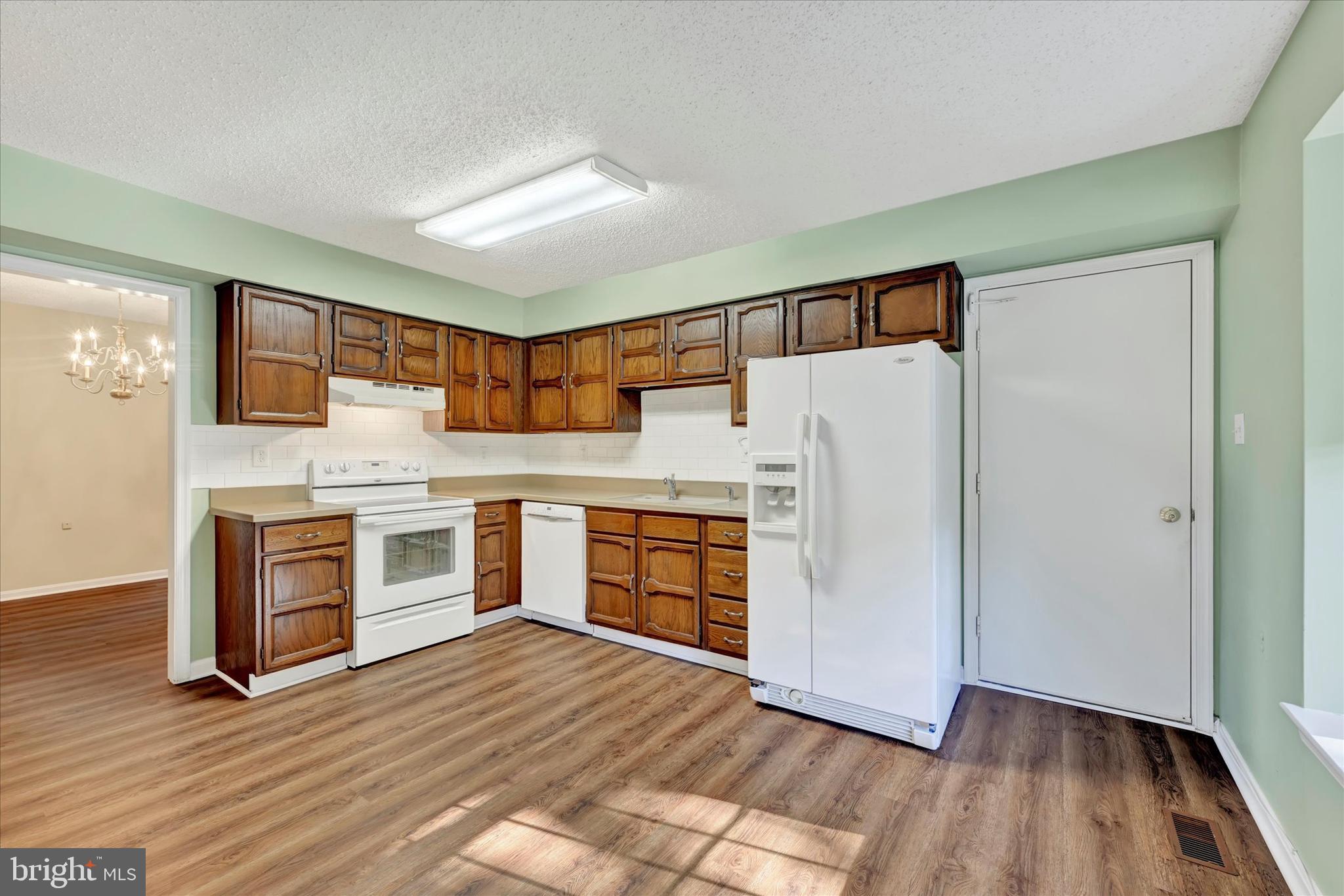 1012 Mastline Drive Annapolis, MD 21401 - Photo 7 of 85