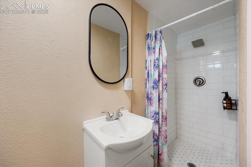 421 South Prospect Street Colorado Springs, CO 80903 - Photo 32 of 48 En-Suite bathroom