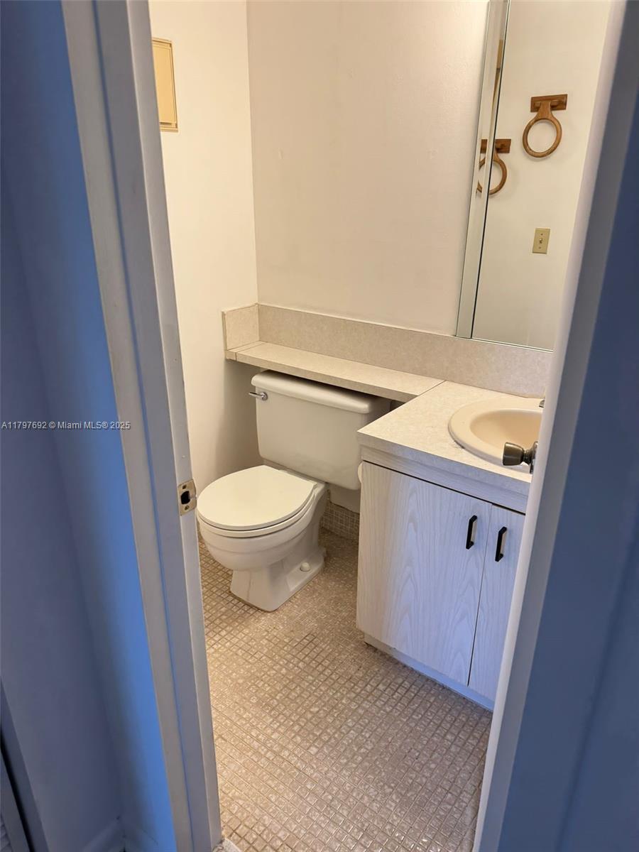 2081 Exeter, Unit E Boca Raton, FL 33434 - Photo 5 of 16