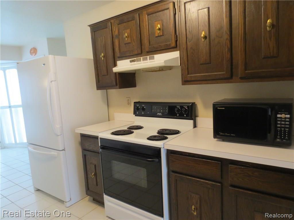 1403 Paddle Wheel Lane, Unit 41 Rochester, MI 48306 - Photo 20 of 34 IMG_0747.JPG