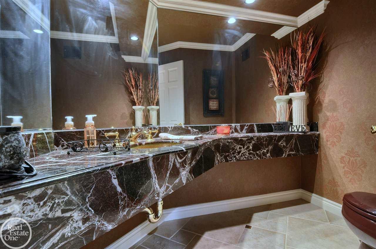 1476 Highpoint Court Rochester, MI 48306 - Photo 65 of 75 50028039-64.JPG