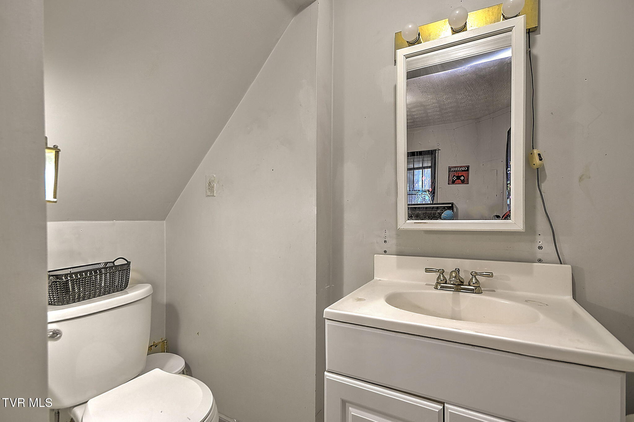 2424 Overlook Road Kingsport, TN 37664 - Photo 18 of 33 18-web-or-mls-2424 Overlook MC-19