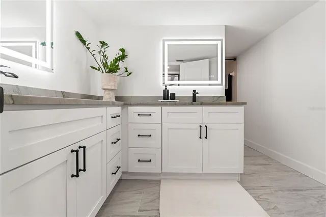 a view of empty room with ceiling fan