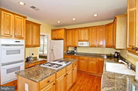 8737 Ridge Road Bethesda, MD 20817 - Photo 6 of 23 Gourmet Kitchen