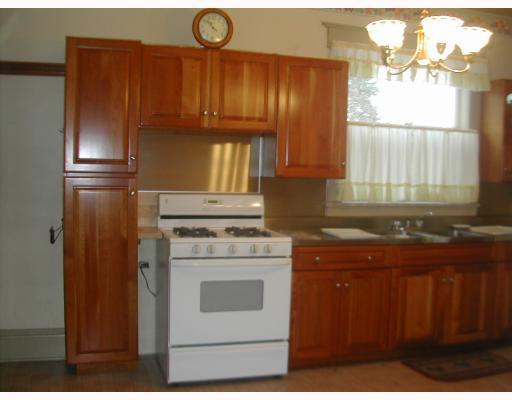 752 Spring Street Zelienople, PA 16063 - Photo 5 of 16 Kitchen.