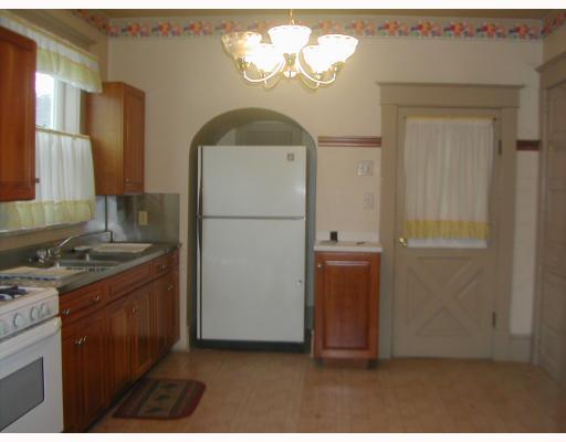 752 Spring Street Zelienople, PA 16063 - Photo 6 of 16 Kitchen.