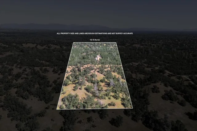 a view of entryway and hall