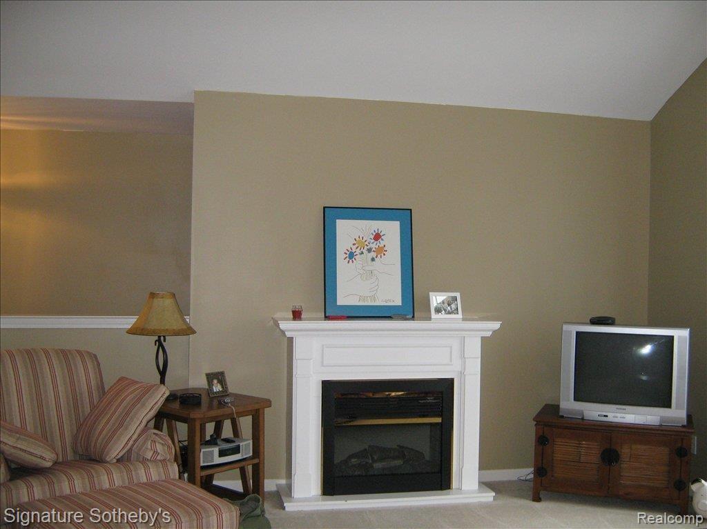 1894 Flagstone Circle, Unit 72 Rochester, MI 48307 - Photo 3 of 10 Great Rm. Fireplace
