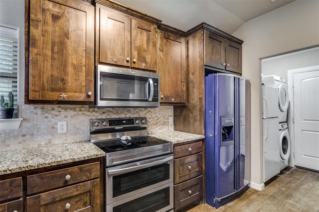 129 Ronnie Lane Weatherford, TX 76088 - Photo 16 of 36 a kitchen with stainless steel appliances granite countertop a refrigerator stove and microwave