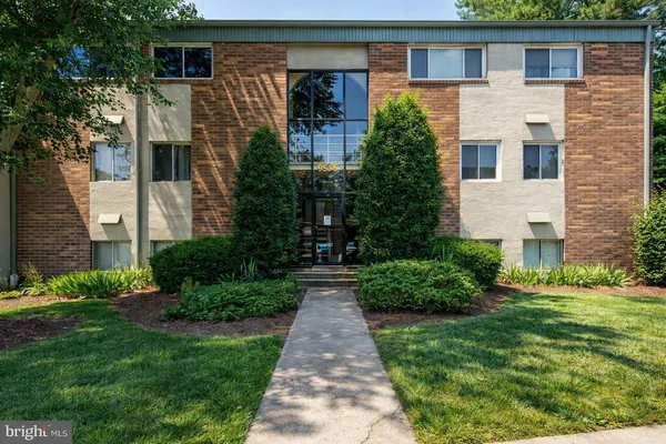 $1,700 | 354 Gatewater Court, Unit 201, Glen Burnie, MD 21060
