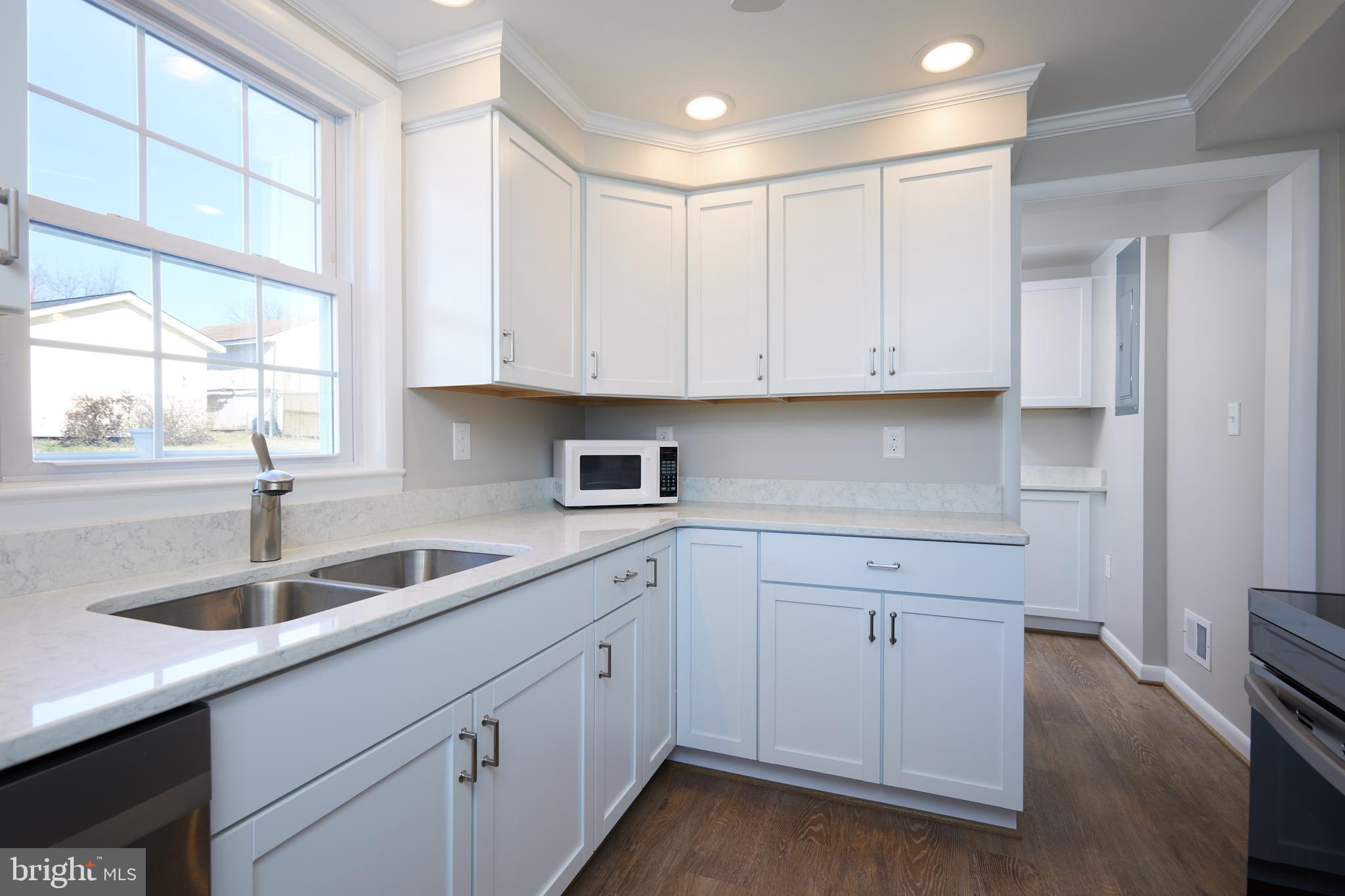 18325 Barnesville Road Barnesville, MD 20838 - Photo 11 of 31 New kitchen