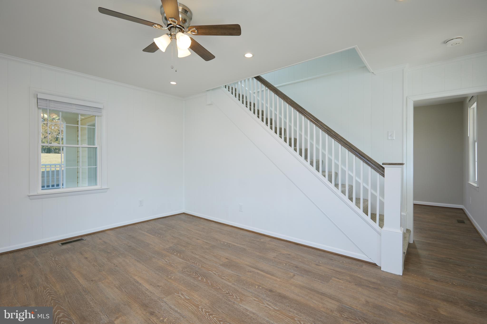 18325 Barnesville Road Barnesville, MD 20838 - Photo 14 of 31 Staircase to upper level