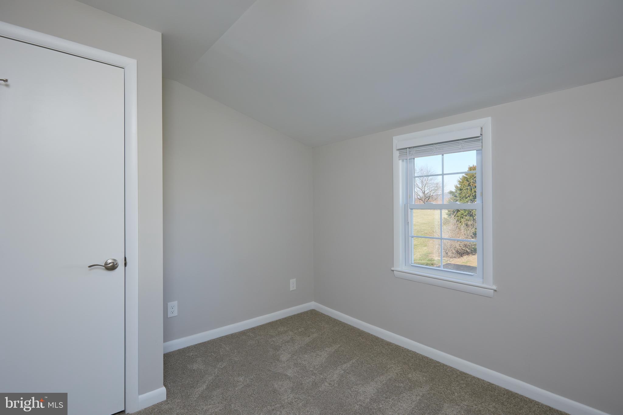 18325 Barnesville Road Barnesville, MD 20838 - Photo 21 of 31 Third bedroom