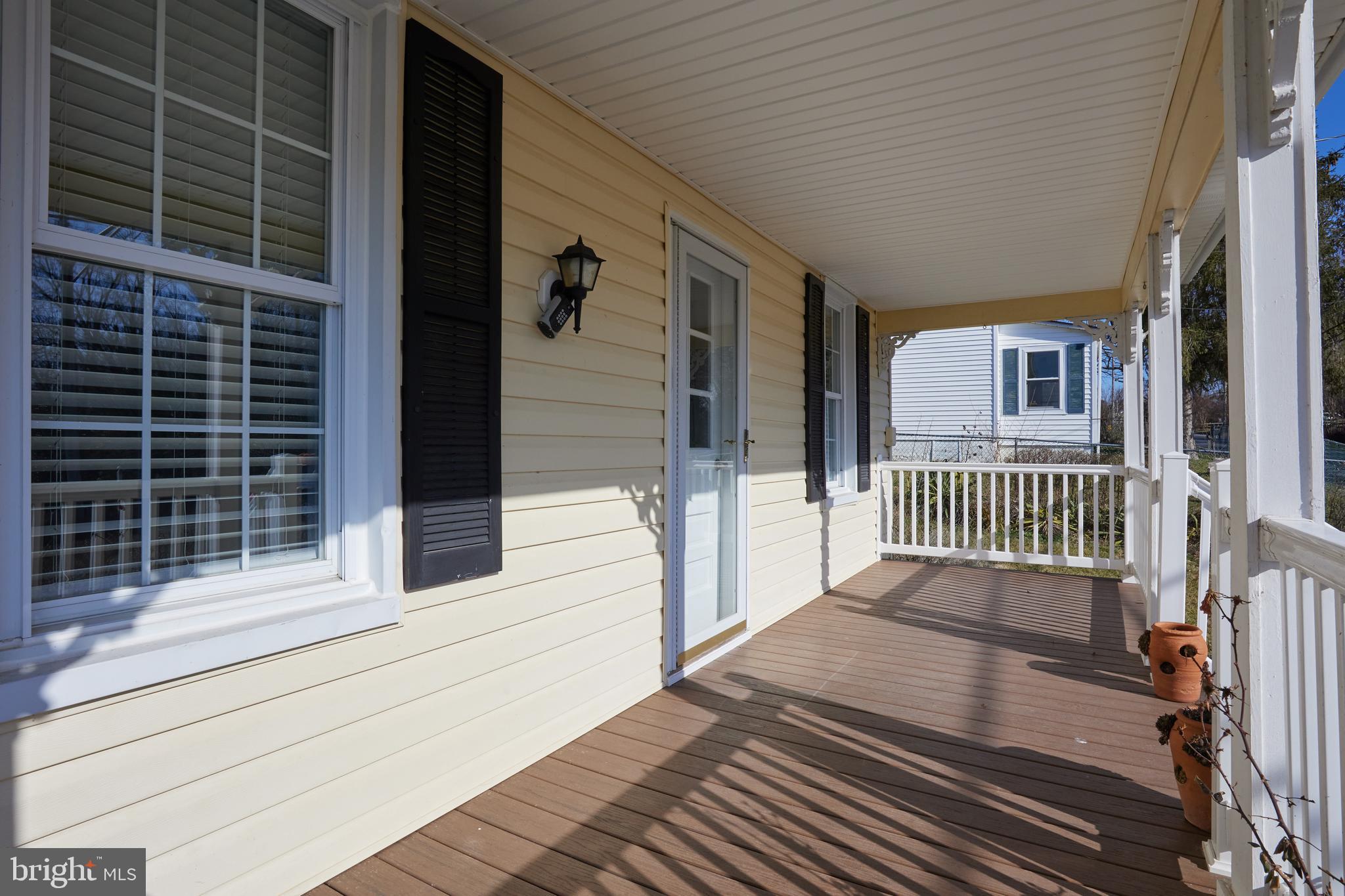 18325 Barnesville Road Barnesville, MD 20838 - Photo 3 of 31 Trex flooring