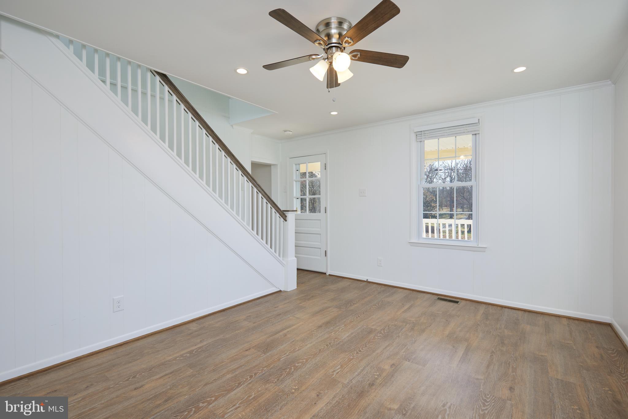 18325 Barnesville Road Barnesville, MD 20838 - Photo 4 of 31 Font entrance