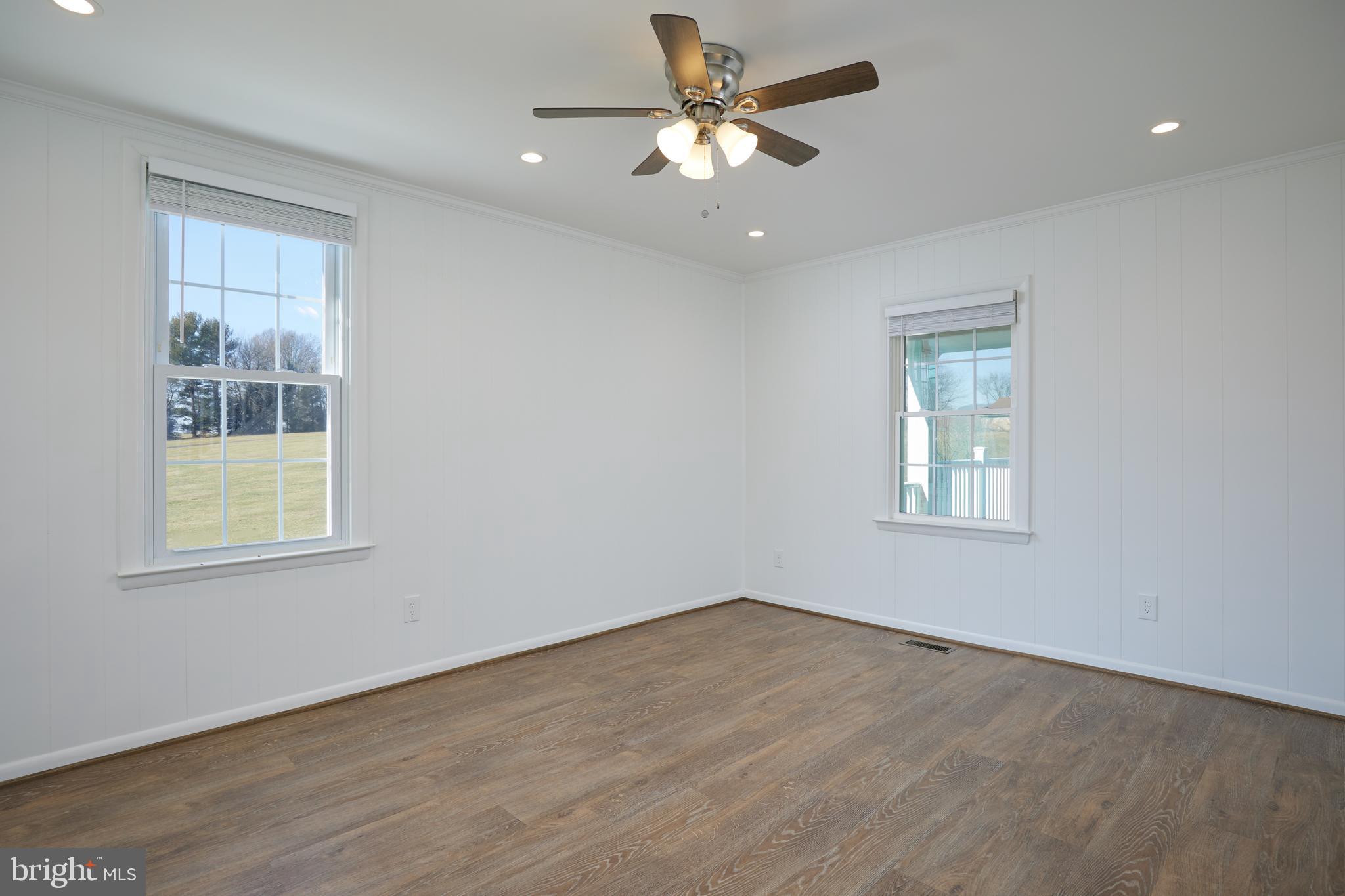 18325 Barnesville Road Barnesville, MD 20838 - Photo 5 of 31 Large living room