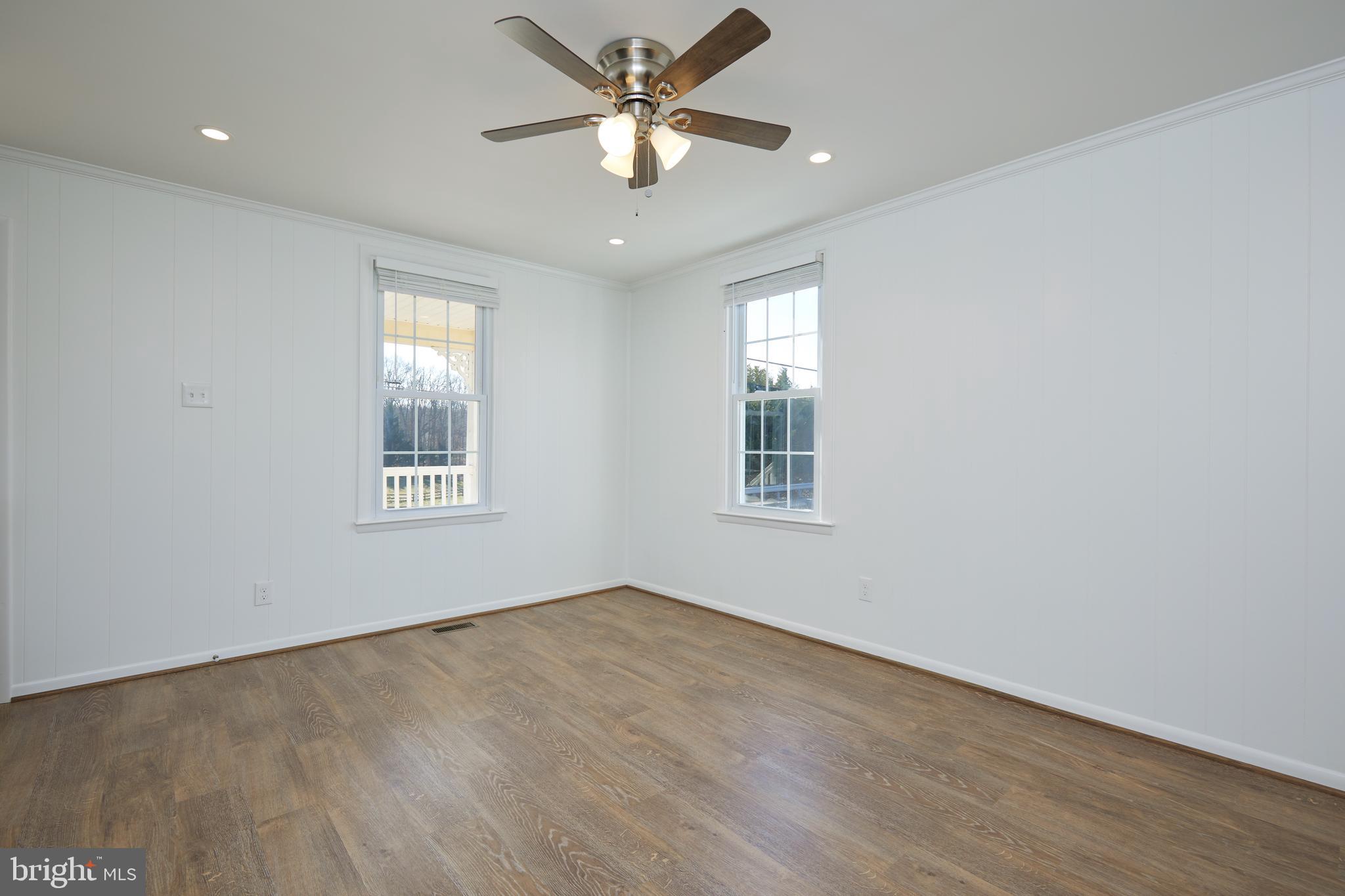 18325 Barnesville Road Barnesville, MD 20838 - Photo 6 of 31 Living room