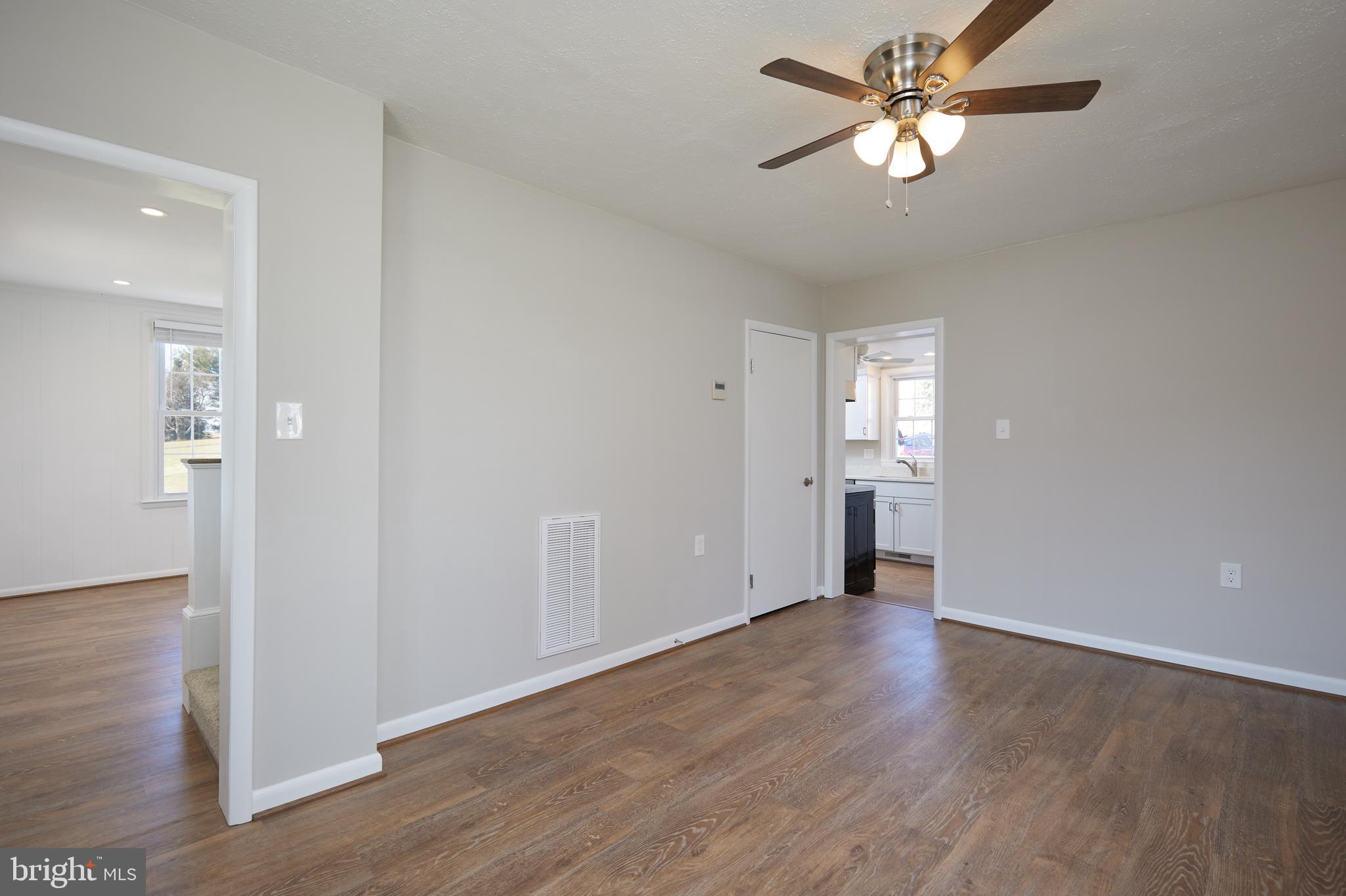 18325 Barnesville Road Barnesville, MD 20838 - Photo 9 of 31 Dining room off kitchen