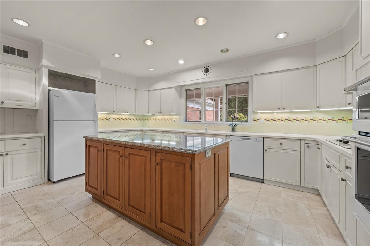 64 Locust Road Winnetka, IL 60093 - Photo 13 of 50 Gallery Image 13