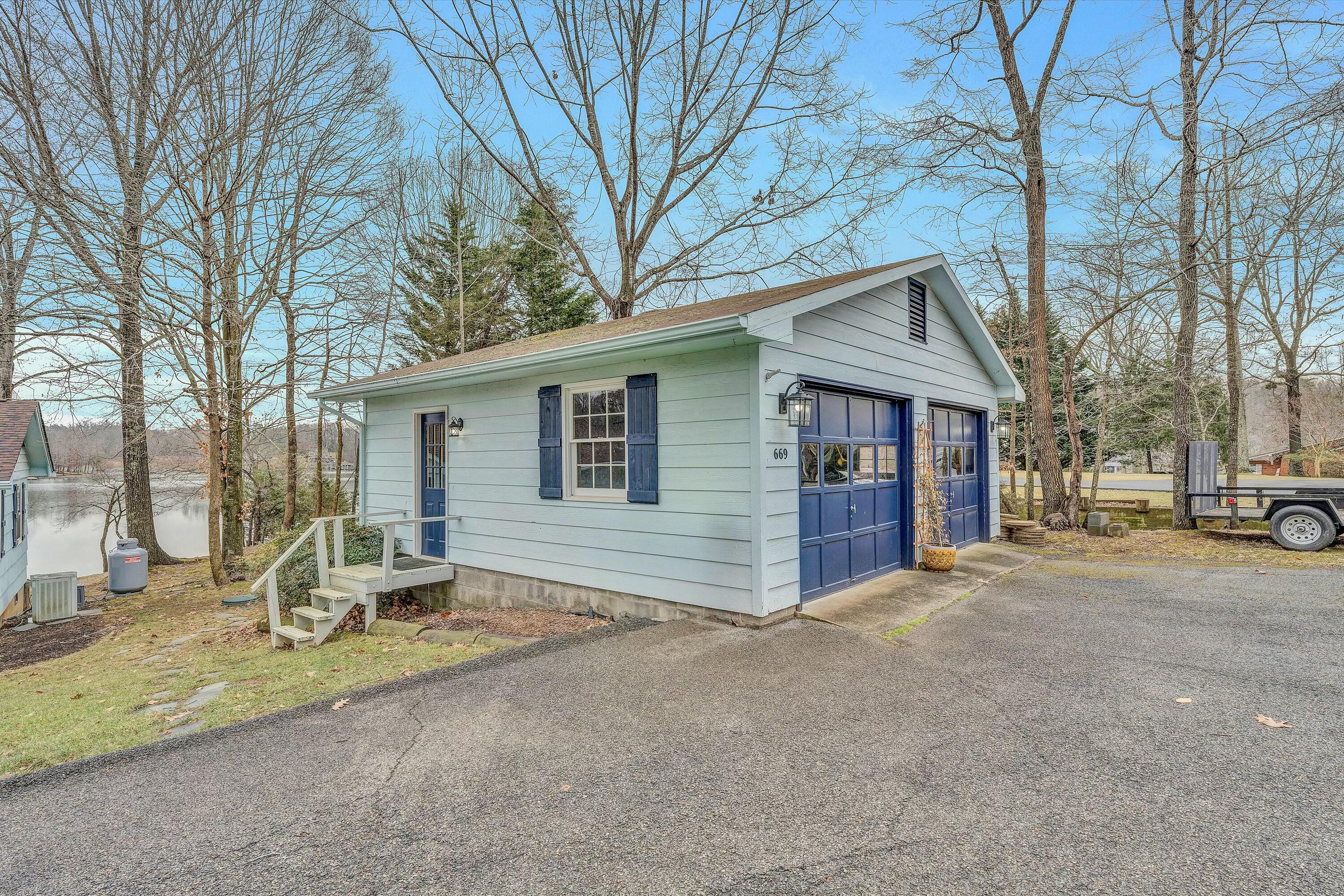 669 Periwinkle Road Moneta, VA 24121 - Photo 45 of 49 669 Periwinkle Road