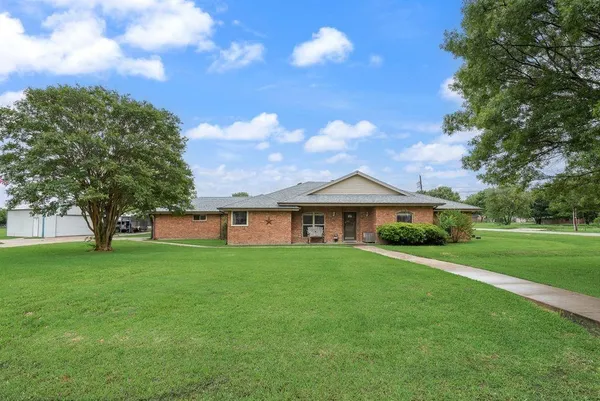 $595,000 | 834 Rock Creek Lane, Red Oak, TX 75154