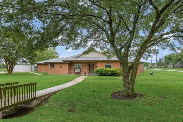 $595,000 | 834 Rock Creek Lane, Red Oak, TX 75154