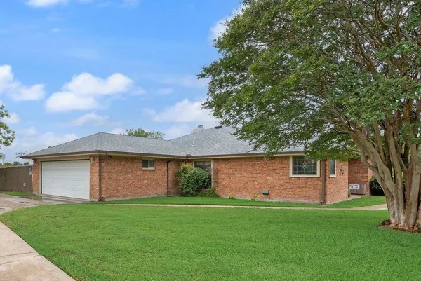 $595,000 | 834 Rock Creek Lane, Red Oak, TX 75154