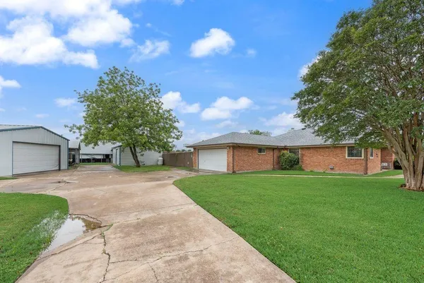 $595,000 | 834 Rock Creek Lane, Red Oak, TX 75154