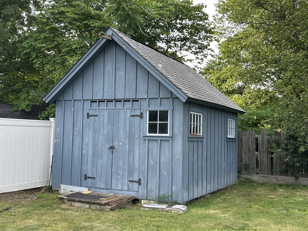 128 Sherwood Road Springfield, MA 01119 - Photo 23 of 39