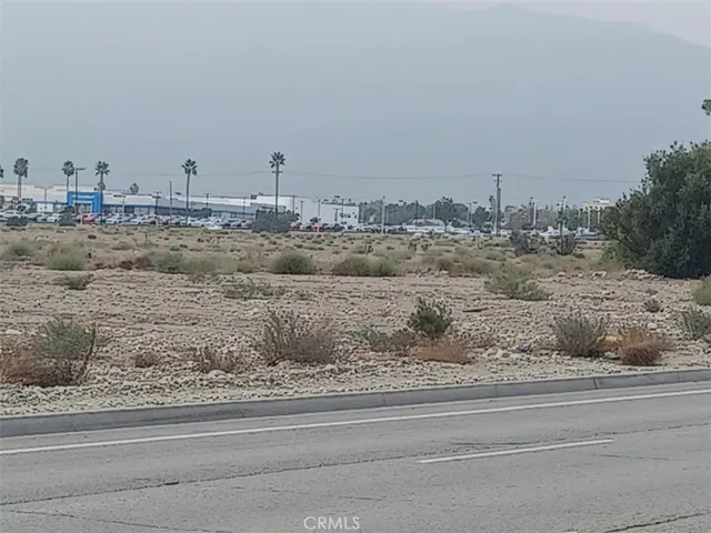 a view of a dry yard