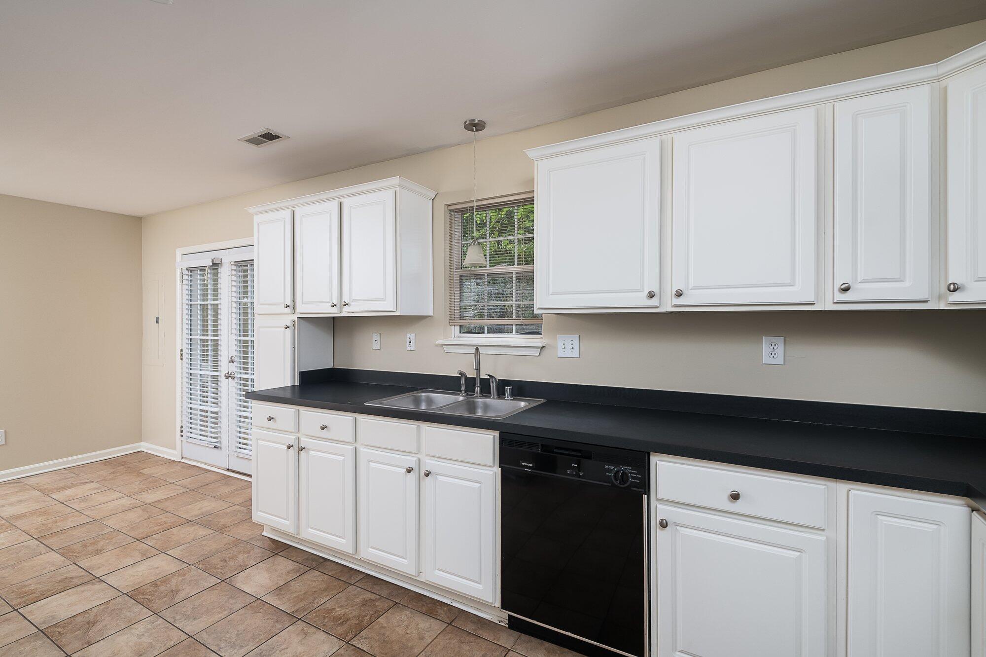 3044 Wavecrest Way Lexington, KY 40509 - Photo 10 of 22 3044_wavecrest_way_9_5_23-010.jpg-SMALL