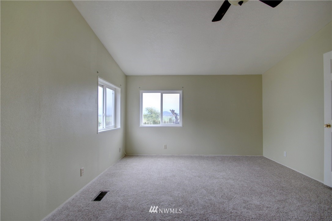 17586 Valentine Road Mount Vernon, WA 98273 - Photo 8 of 20