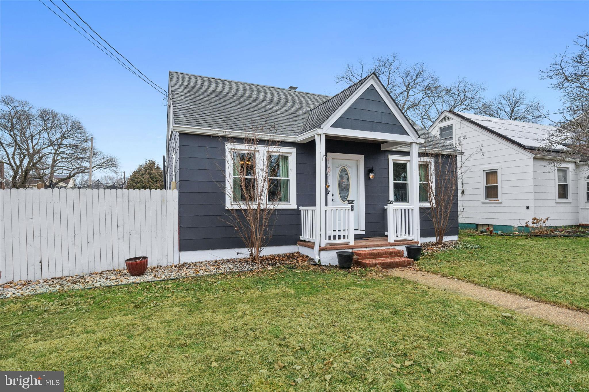 7 2nd Avenue New Castle, DE 19720 - Photo 3 of 44 Charming cottage with inviting curb appeal.