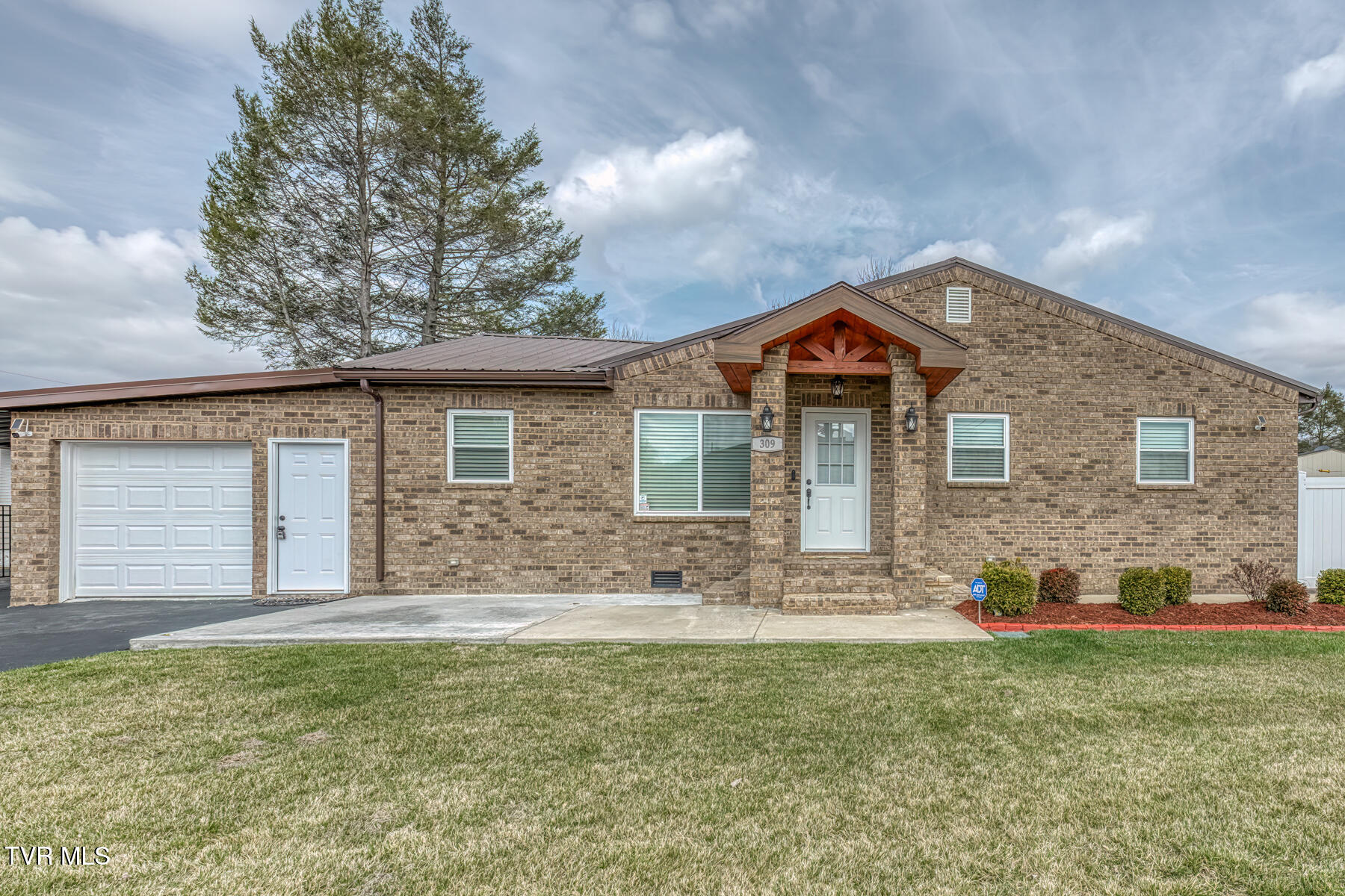 309 West Mill Street Elizabethton, TN 37643 - Photo 1 of 55 309 W Mill St-1