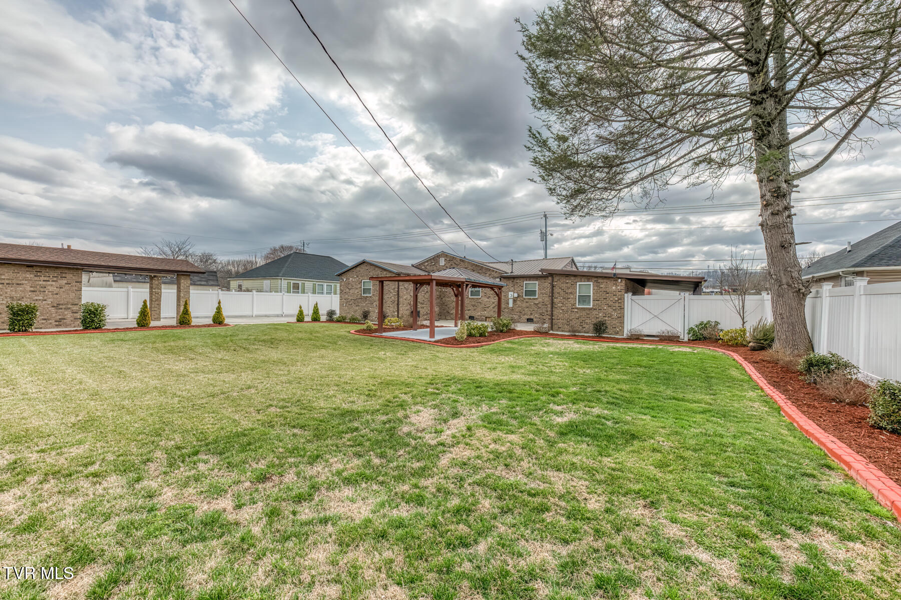 309 West Mill Street Elizabethton, TN 37643 - Photo 3 of 55 309 W Mill St-37