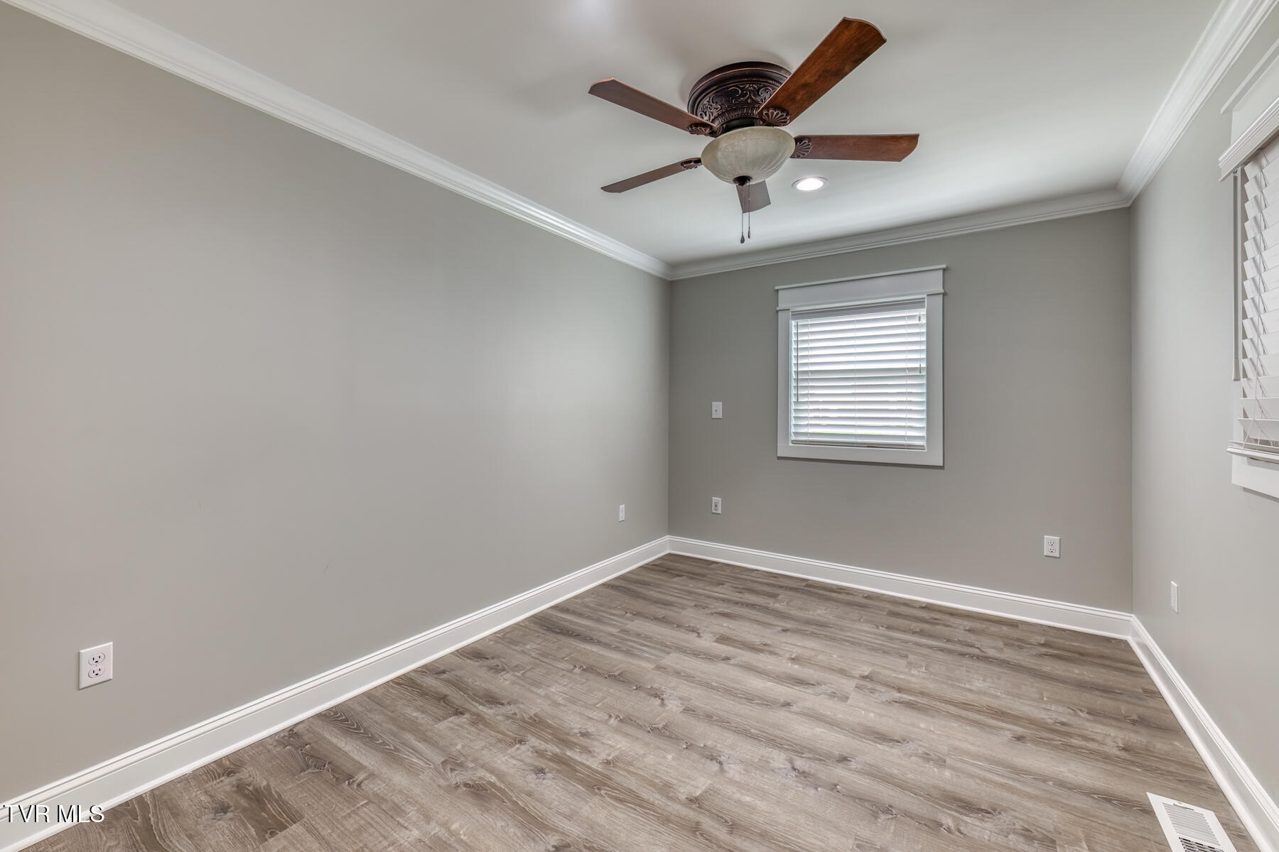 309 West Mill Street Elizabethton, TN 37643 - Photo 35 of 55 309 W Mill St-26