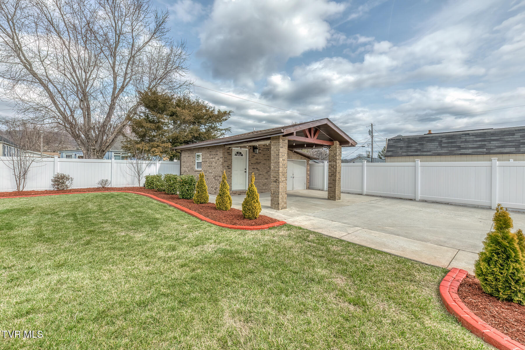 309 West Mill Street Elizabethton, TN 37643 - Photo 5 of 55 309 W Mill St-40