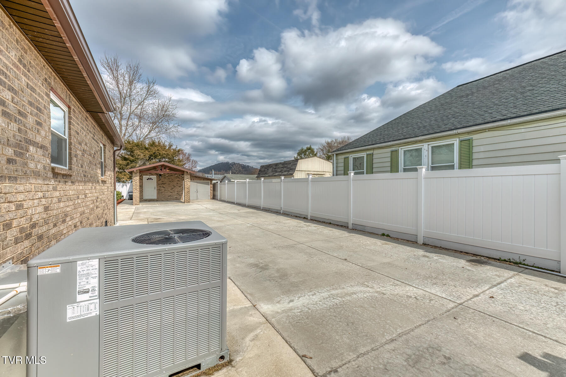 309 West Mill Street Elizabethton, TN 37643 - Photo 53 of 55 309 W Mill St-43