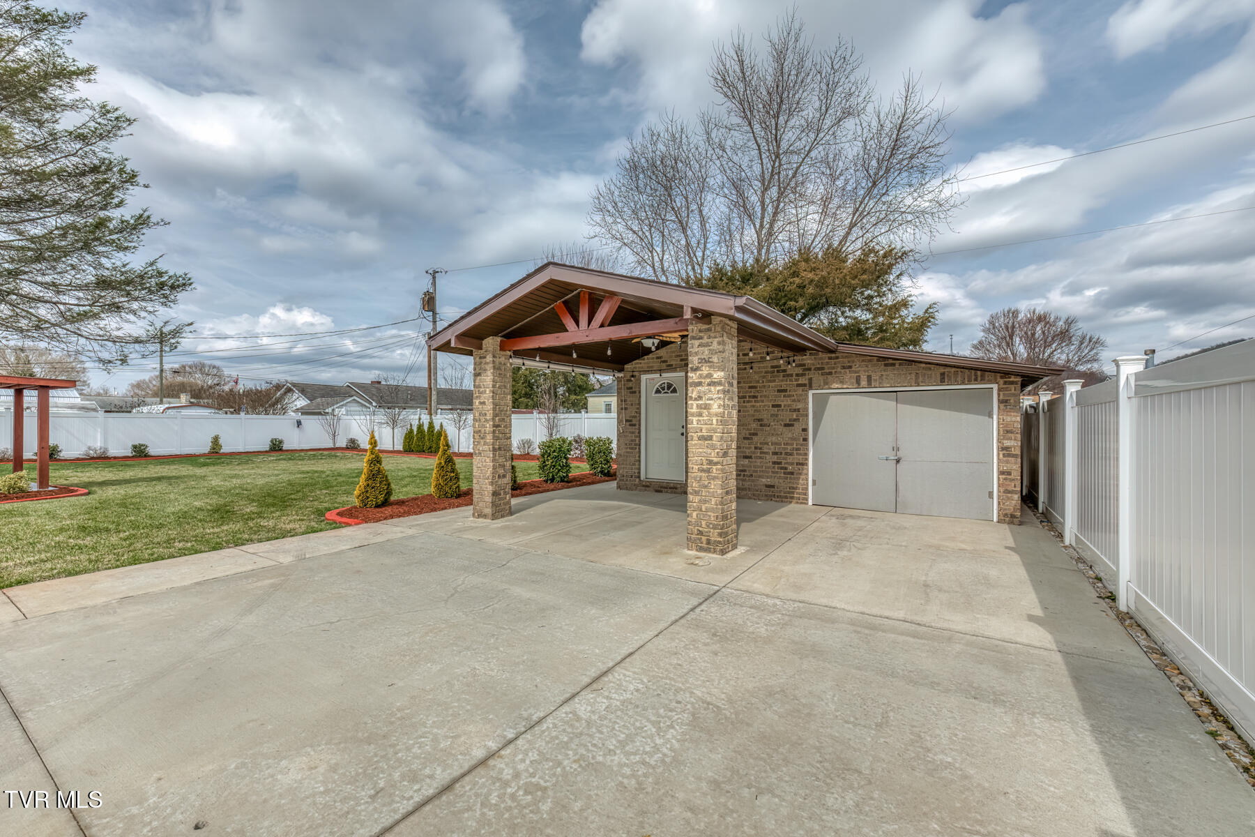 309 West Mill Street Elizabethton, TN 37643 - Photo 6 of 55 309 W Mill St-41